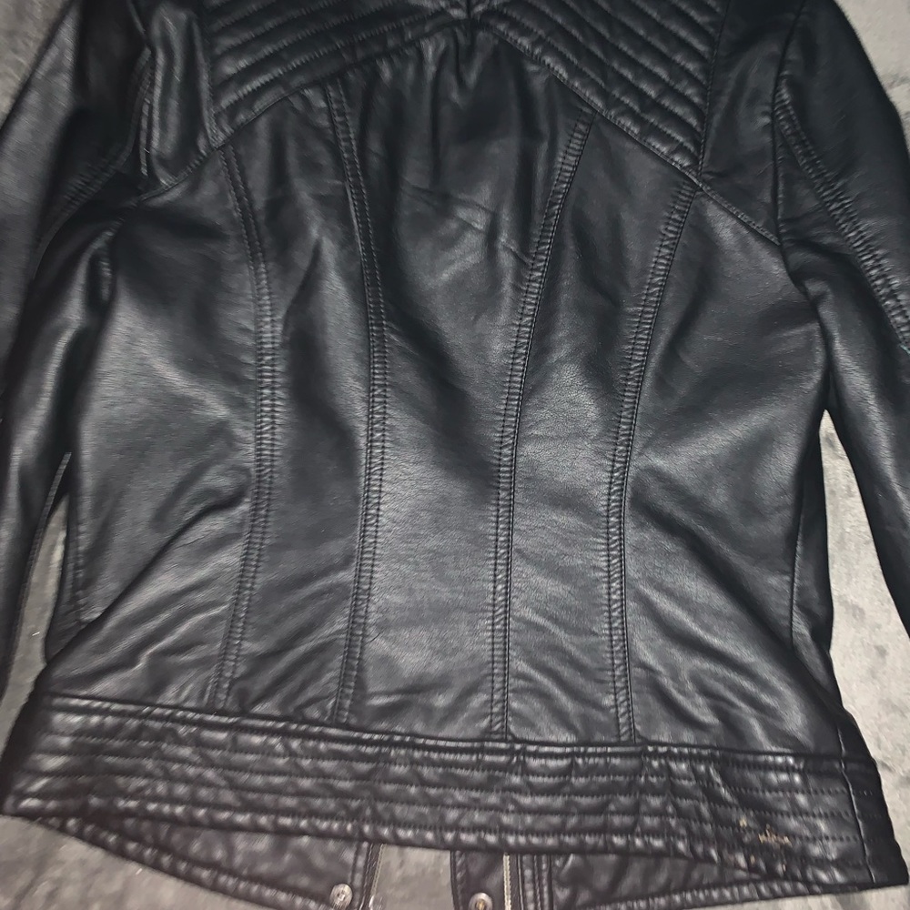 Leather jacket (price drop) - Picture 3 of 3